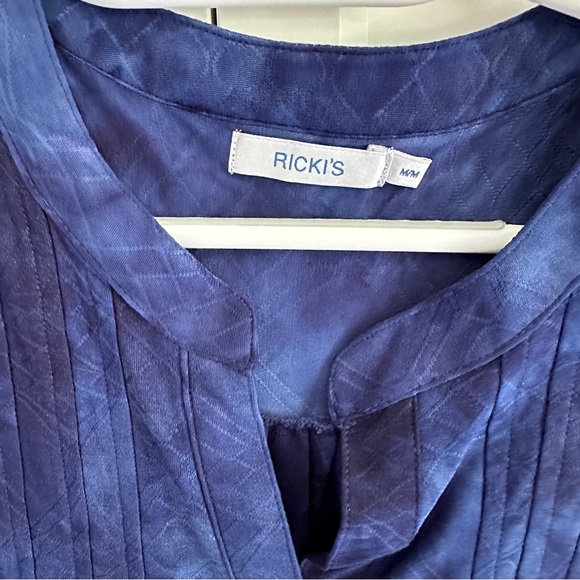 Navy Blue Sleeveless top by Rick’s, size Medium - Picture 4 of 13